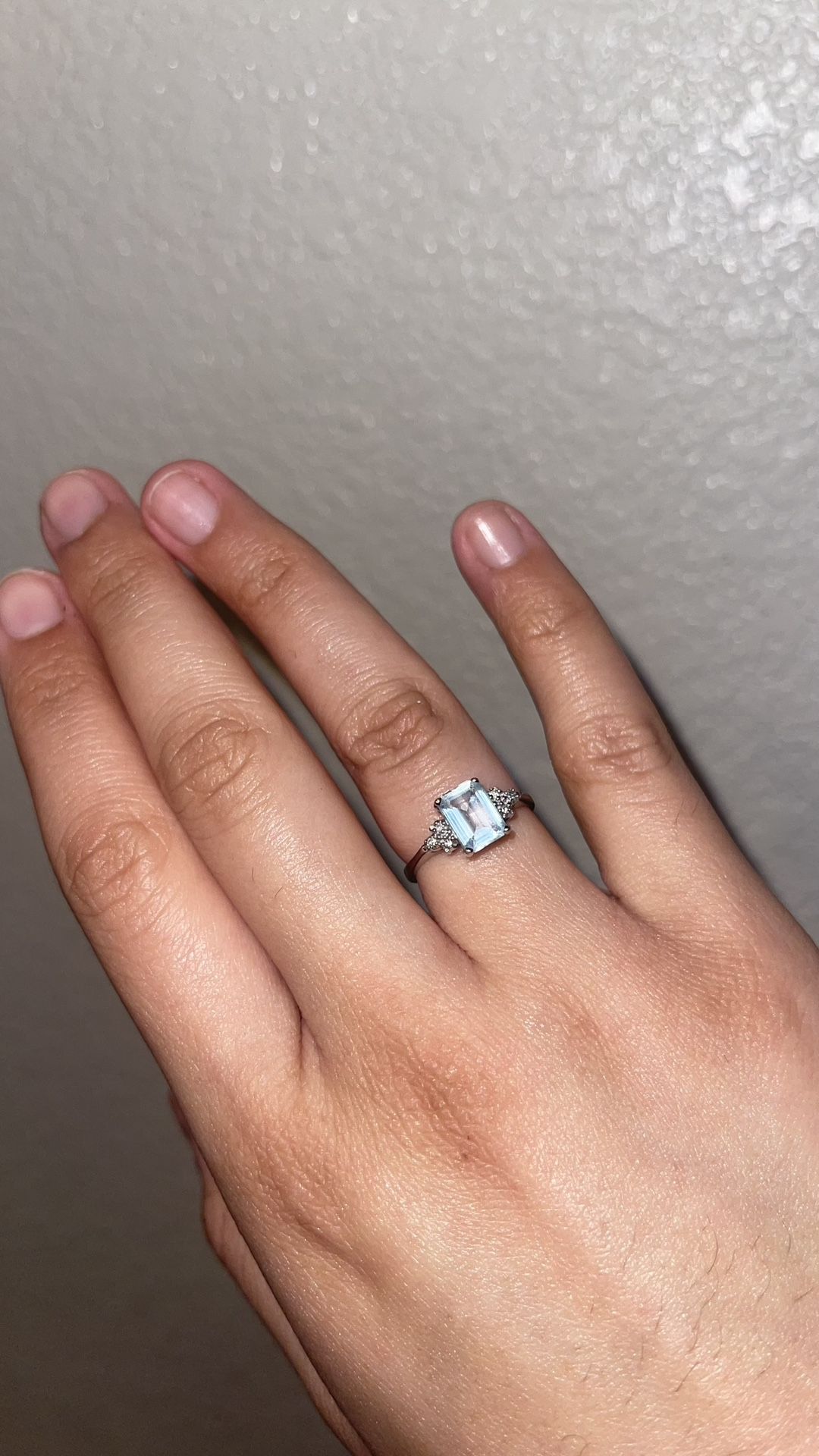 Ring 10 k Withe Gold Sizes 7