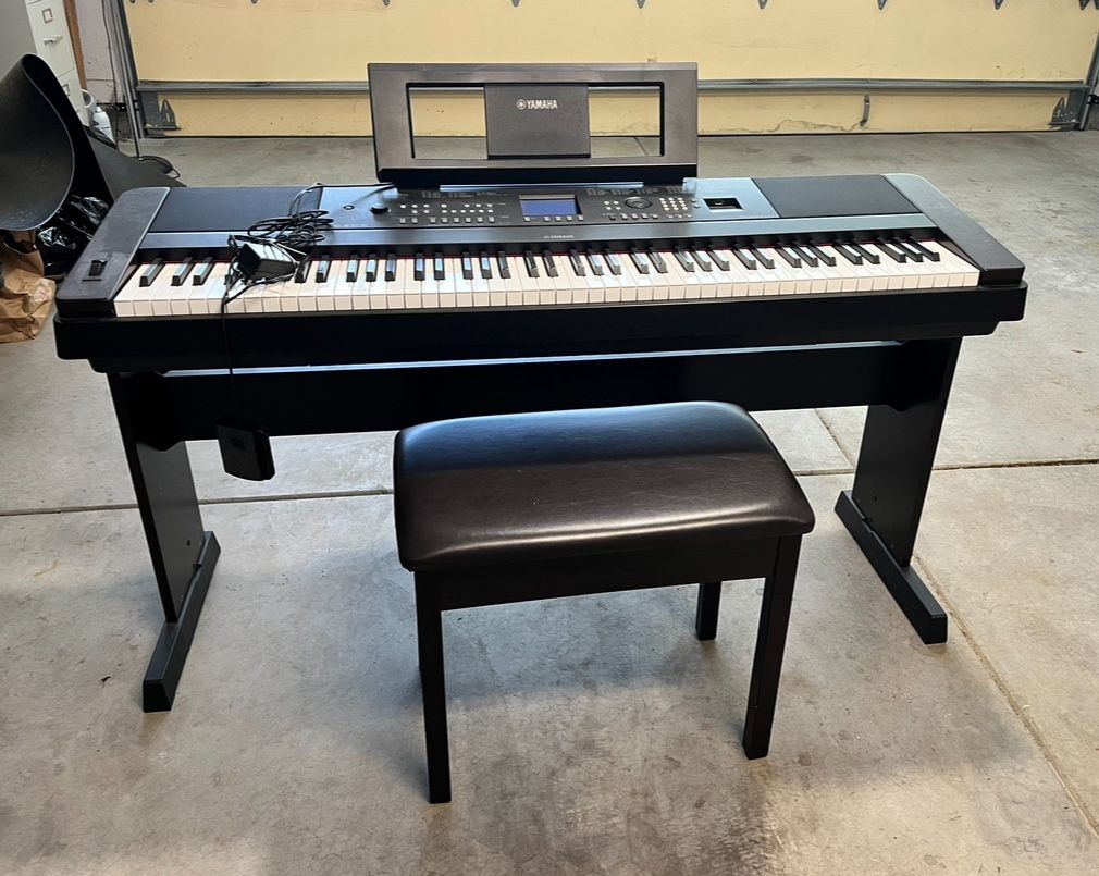 Yamaha DGX-650 Weighted Keyboard