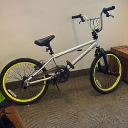 20 inch mongoose box bike. Brakes don’t work need new ones. Other than that it’s good