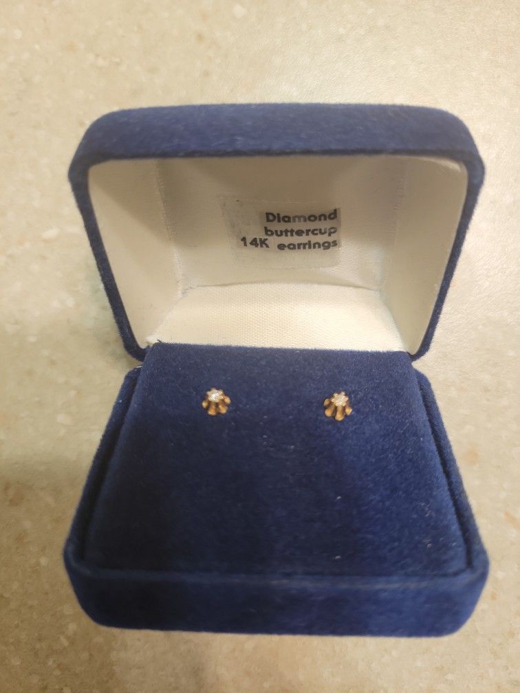 14 K Gold Diamond Earrings. Brand New
