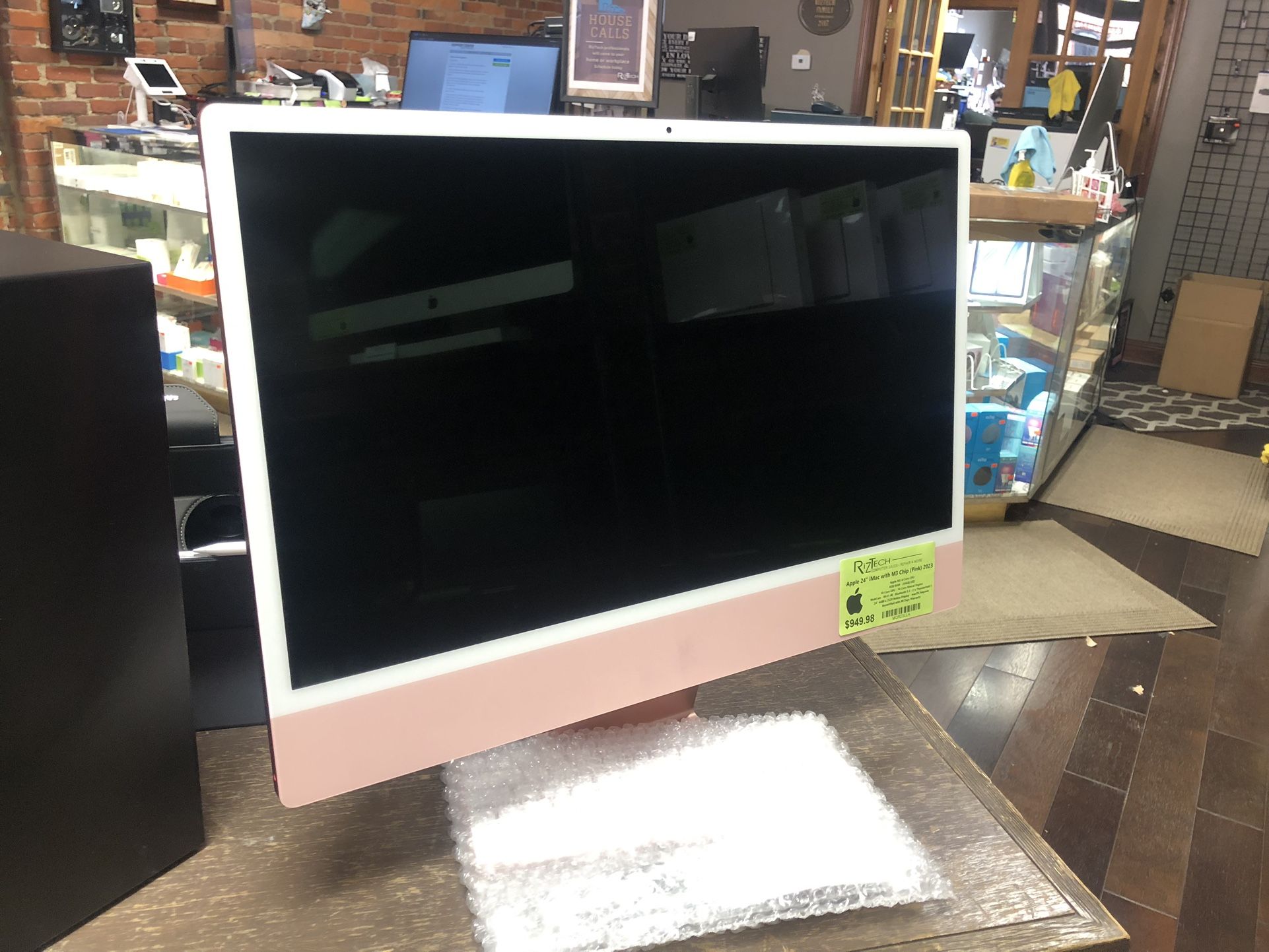 Apple 24" iMac with M3 Chip (Pink, 2023) – $949.98