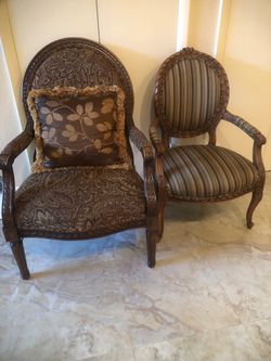 GORGEOUS CHAIRS !!! VINTAGE ROYAL CHAIRS !!!