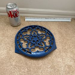 Le Creuset Enameled Cast Iron Deluxe Round Trivet blue Cobalt. 9 inches
