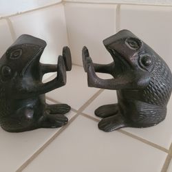 Pair Of 2 Vintage Frog Shaped Bookend. Cast Iron Stop Metal Toad Frog Statue. 5x4x6