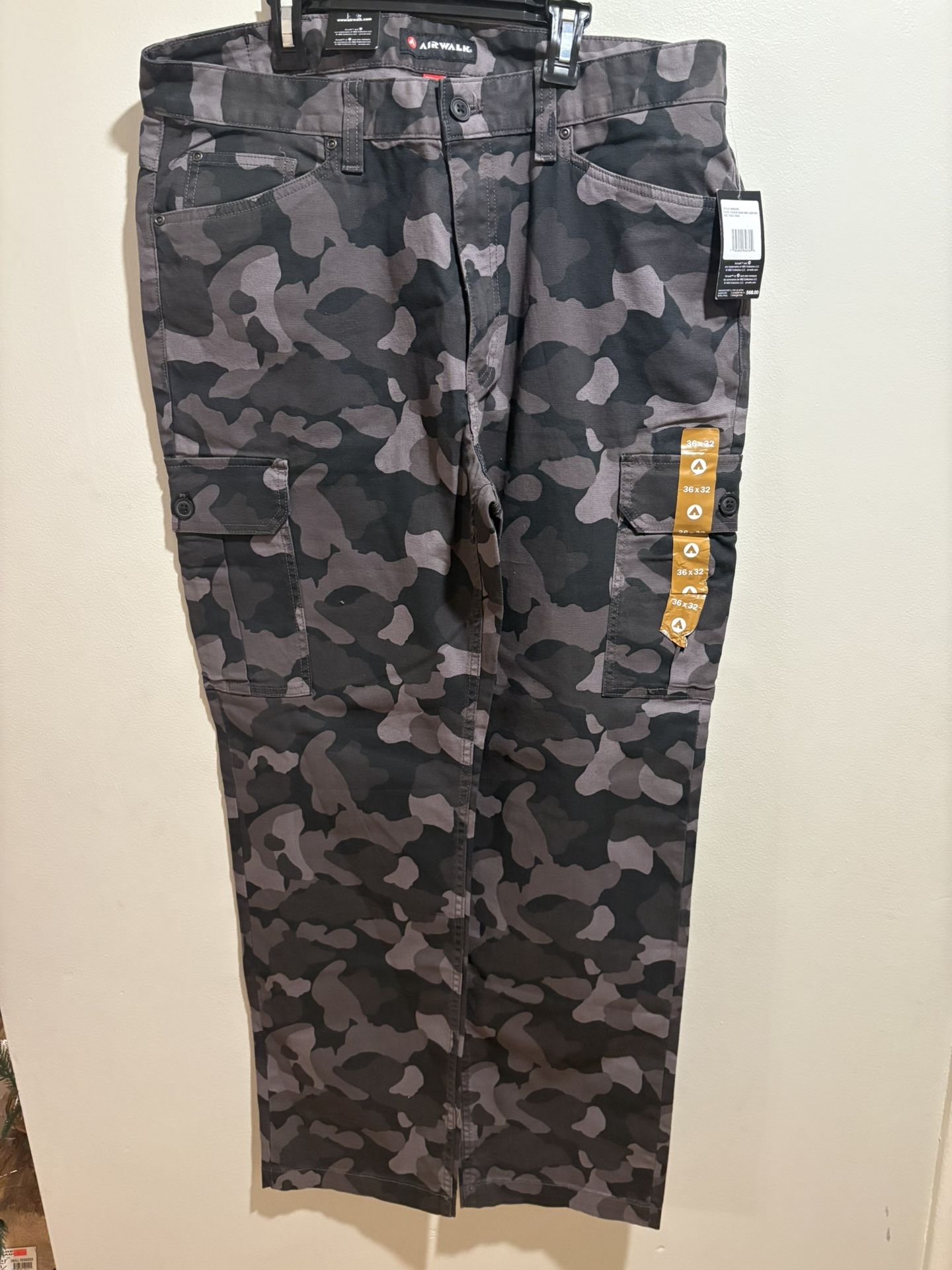Airwalk Men’s Cargo Black Camo Pants 