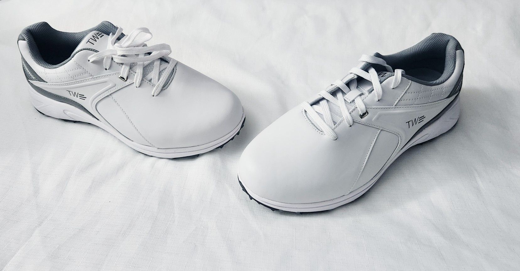 Treddwell Golf Proformer Men's waterproof Wide Fit SZ 11 6E Shoes Spikeless New with out box as pictured.
The shoe that combines a soft and comforta
