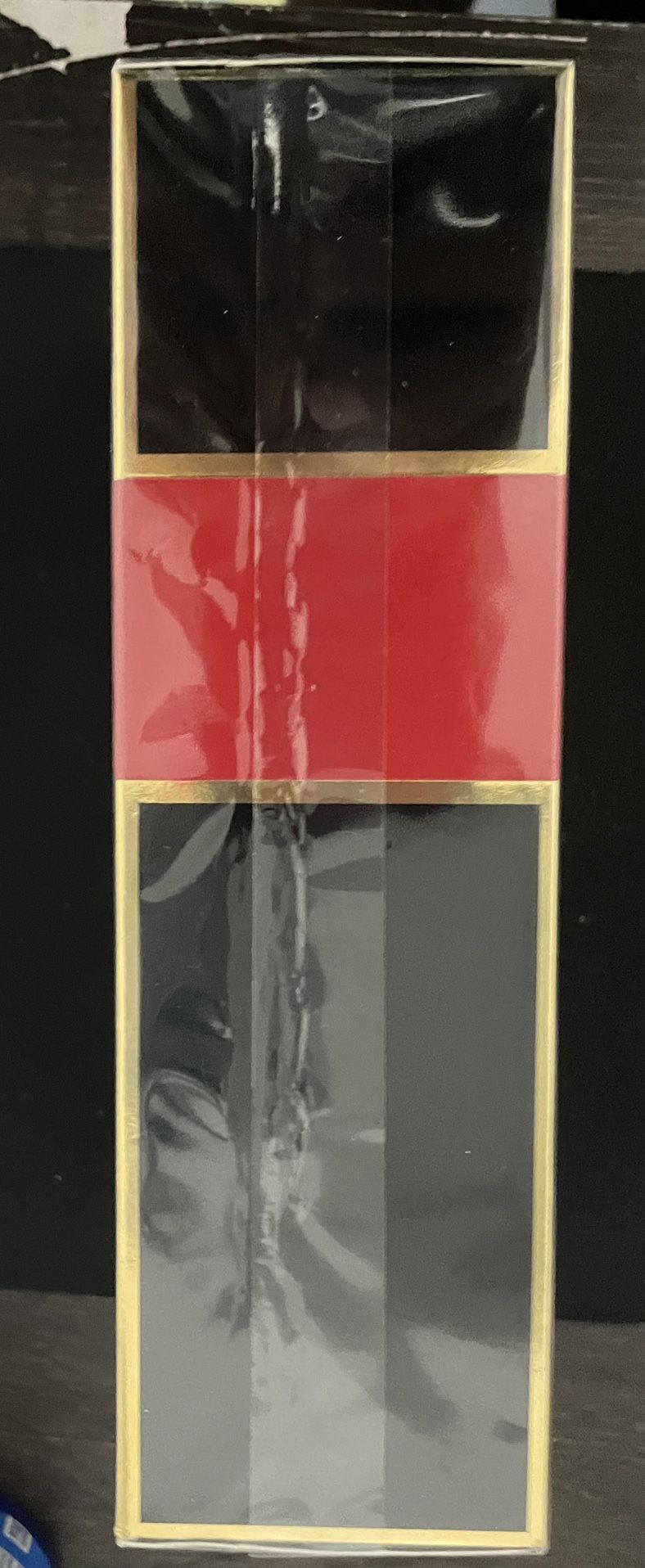 a Carolina Herrera Very Good Girl Eau de Parfum in the 80 ml (2.7 fl oz) size.