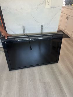 Sony Bravia 50” Flat Screen TV w/ Wall Mount Brackets