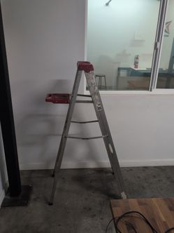 5 ft Aluminum A-Frame Step Ladder