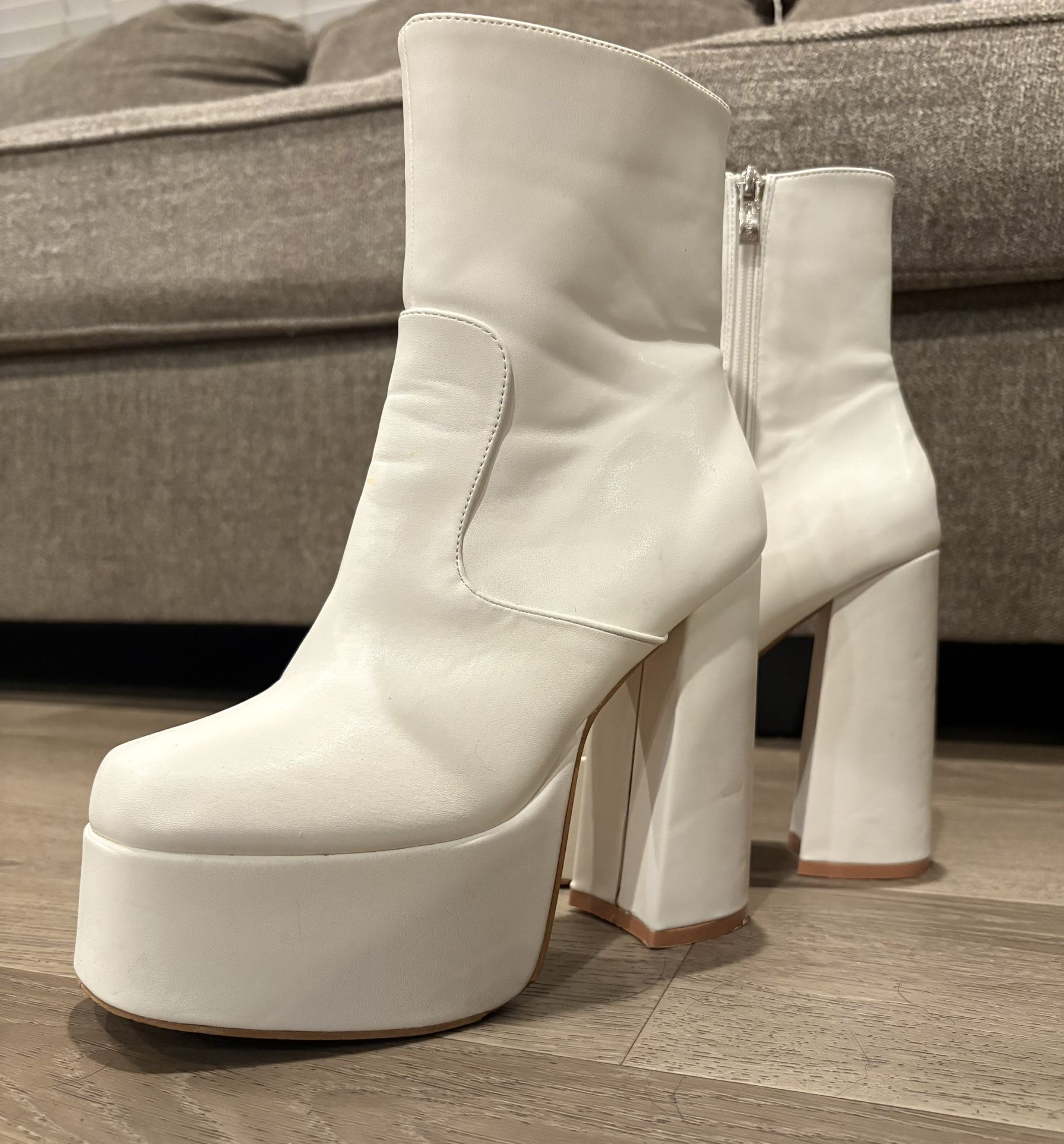 Woman’s Boots Great For Halloween