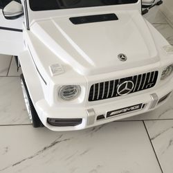 White Mercedes-Benz single kids ride car