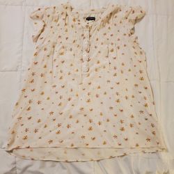 Flag & Anthem Women's Floral Henley-style Top in size XL features a beautiful floral pattern with ruffled trim