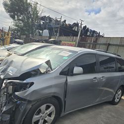 2015 Toyota Sienna Oem Parting Out 