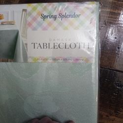 5 Pastel Green Table Cloths