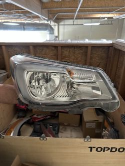 2017-2018 Subaru Right Headlight