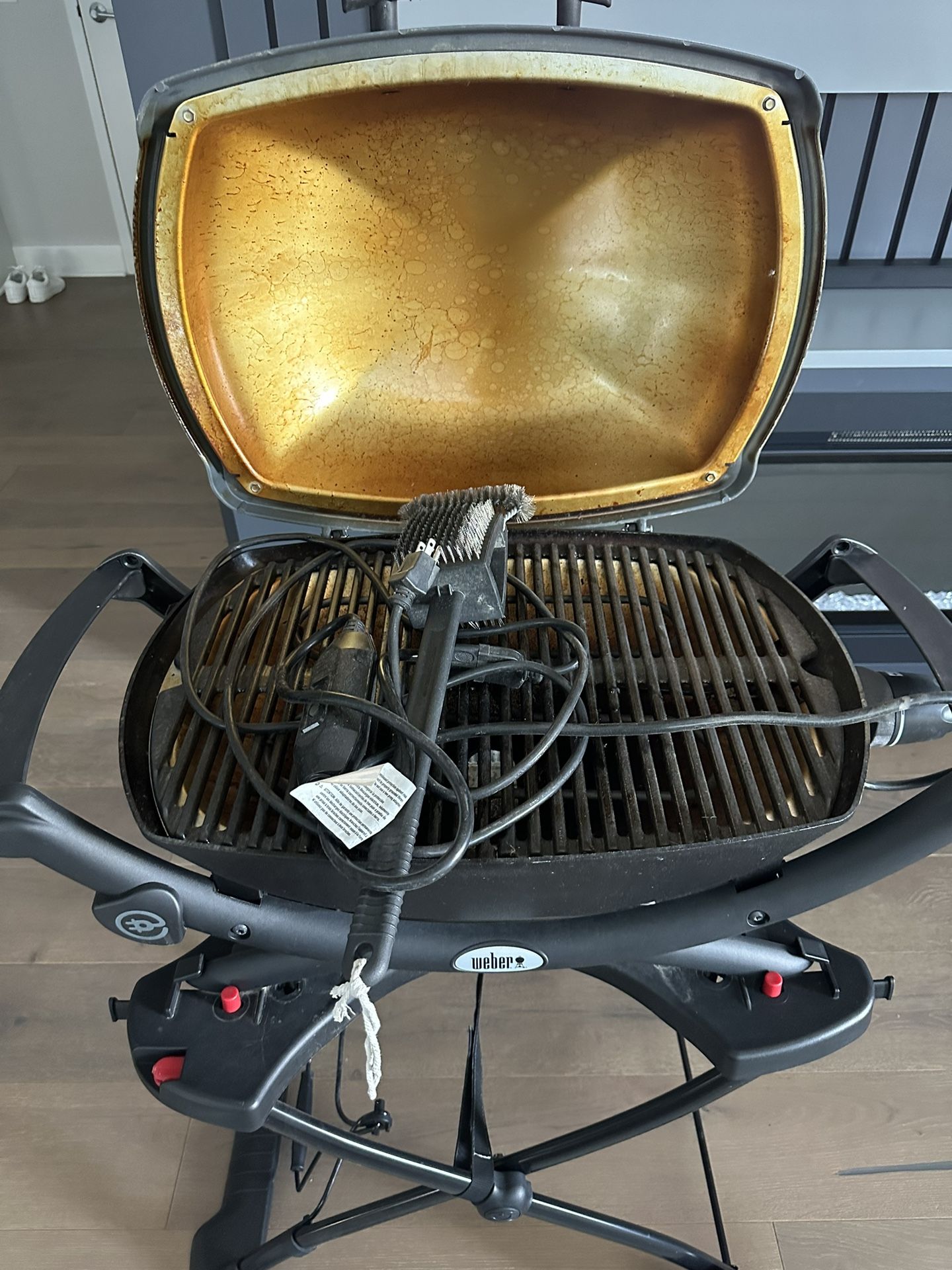 er Electric Grill Q2400 /Stand Included for Sale in Dublin, OH OfferUp