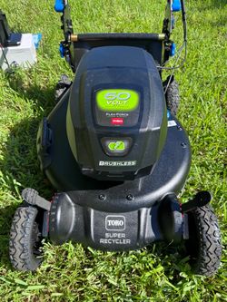 BRAND NEW TORO RECYCLING 21 DURABLE CAST ALUMINUM DECK• Next-Level Mowing - Fertilize as you mow with the Super Recycler®. • Ready To Work - The 60 V