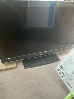 SHARP Tv 40” x 26”