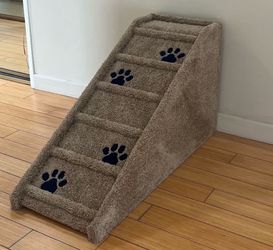 Pet ramp/stairs/ carpeted with paw prints