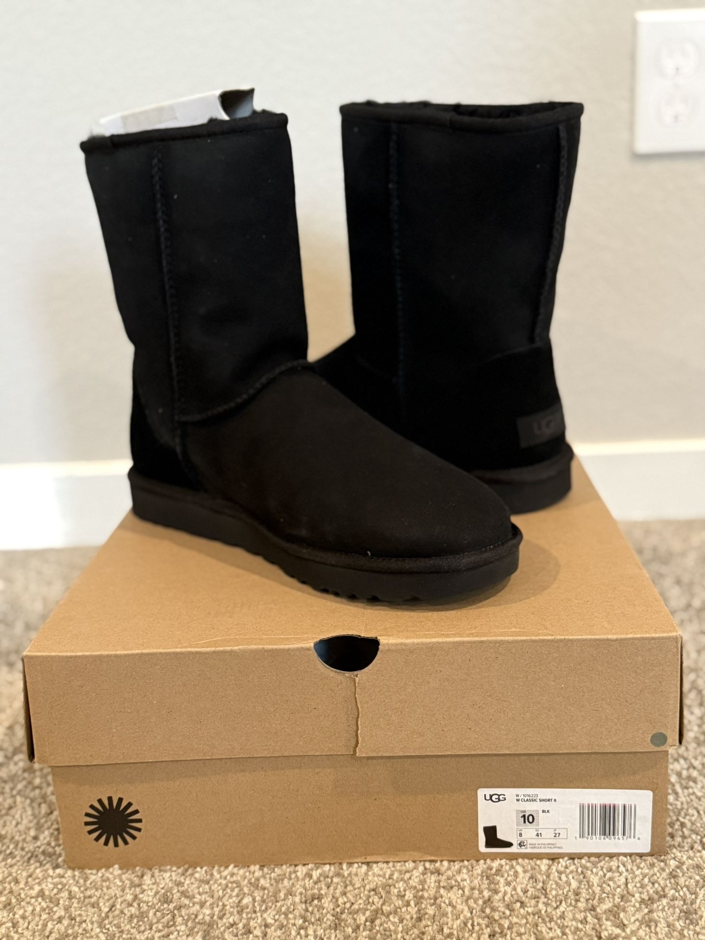 UGG Classic II Short- Black