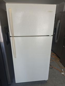 FRIGIDAIRE  FRIDGE FREEZER