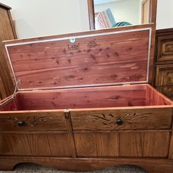 Lane Cedar Chest w/Fabric Cushion