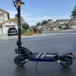 Dual-motor high-speed electric scooter