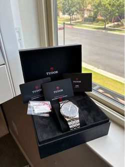 TUDOR ROYAL 41MM BLACK (DIAMONDS)
