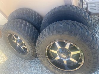 17” Rev offroad Wheels with 33x12.50x17 tires ford bronco f150 ram