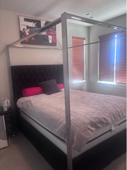 Beautiful Queen Canopy Bed Black and Silver