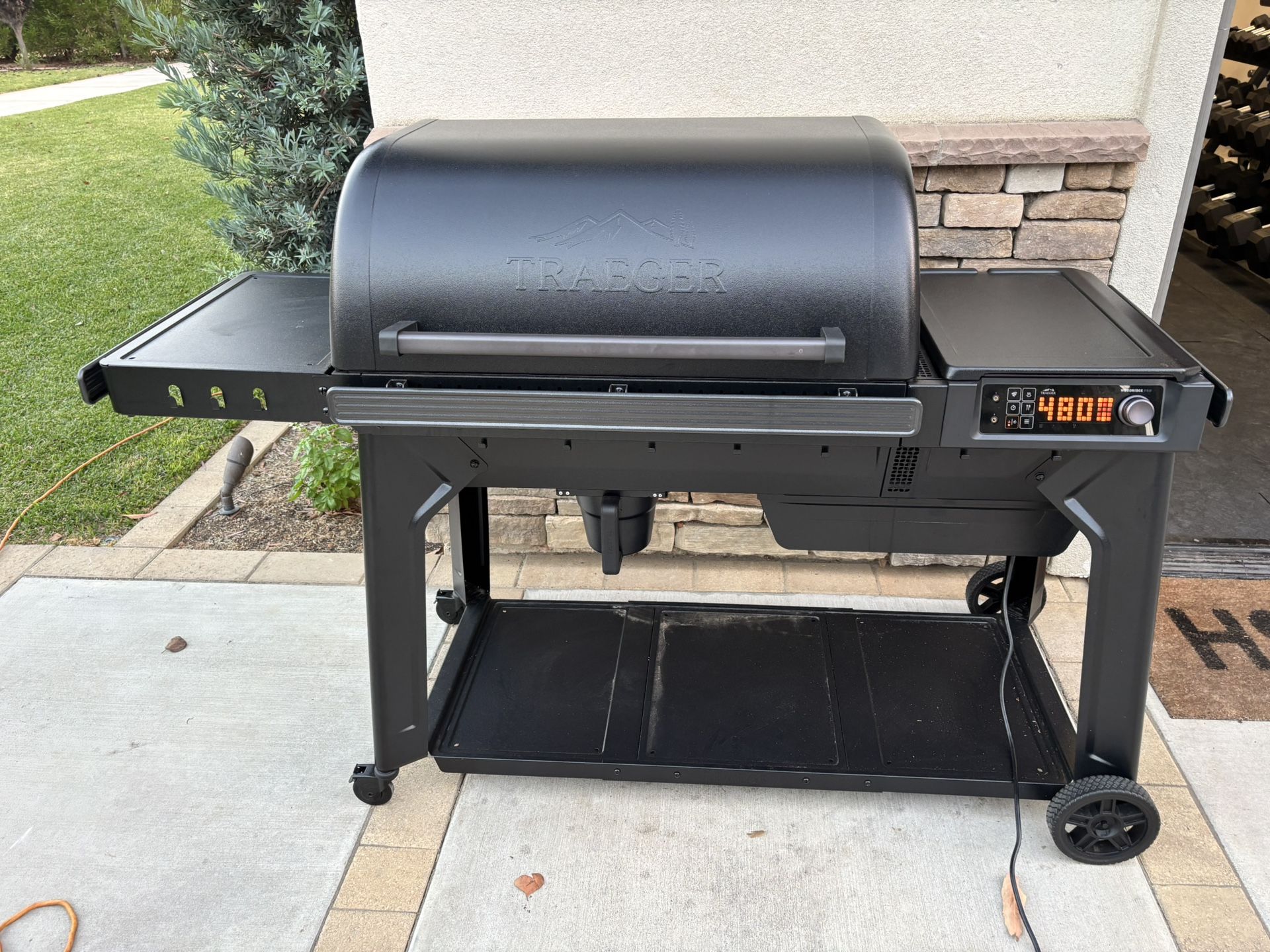 Traeger Woodridge Pro Pellet Smoker 
