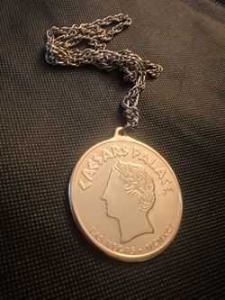 Vintage CAESARS PALACE Hotel Las Vegas Gold Coin Pendant Medallion Necklace