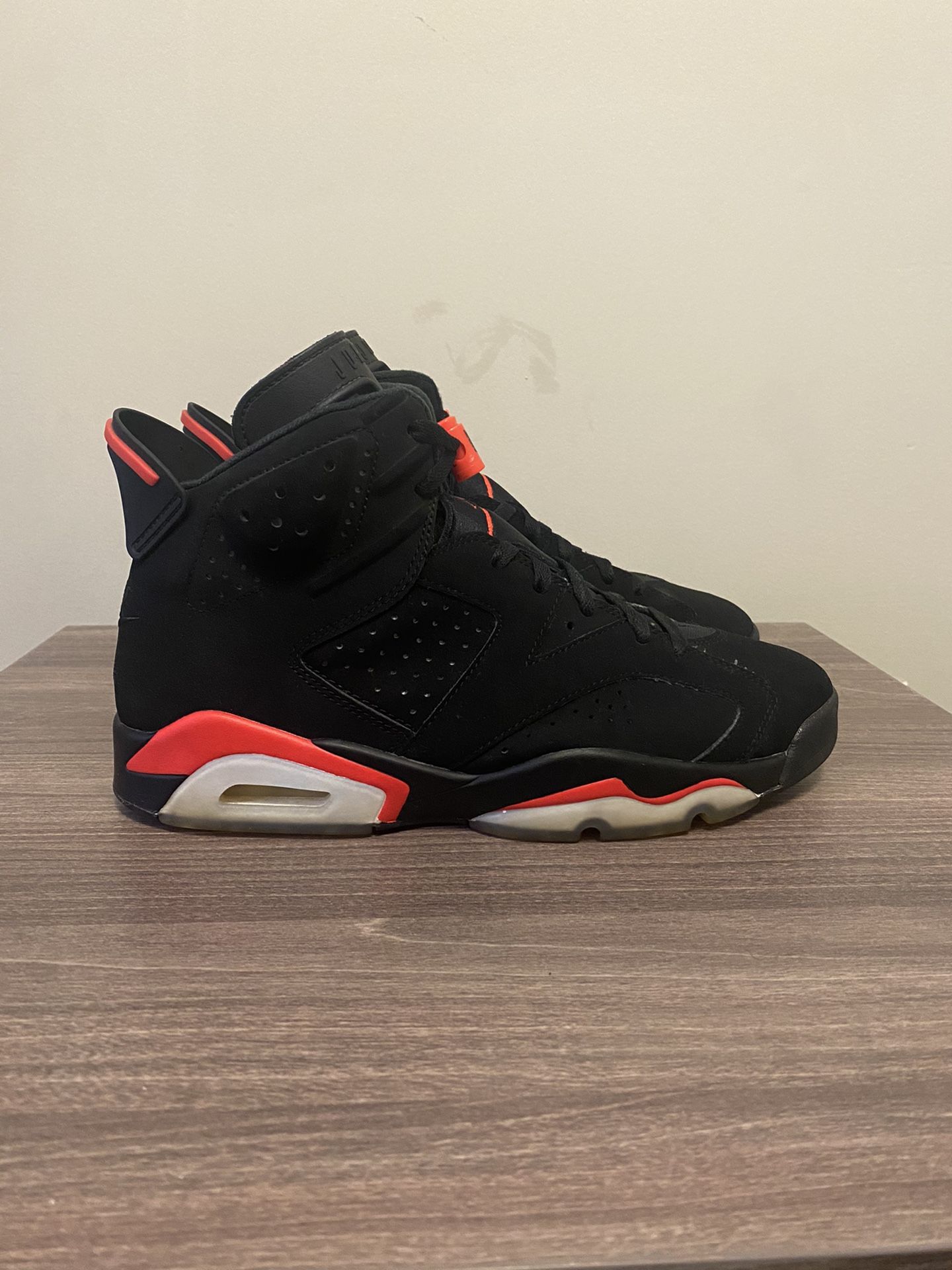 Nike Air Jordan 6 Retro Black Infrared (2019) 384664-060 Size 9.5