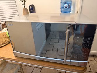 Avanti Countertop Microwave with Mirror Finish
