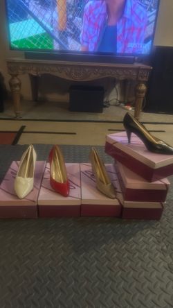 Women’s high heels 6 1/2 wide brand new in box.