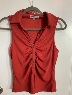 Women’s buttons up sleeveless shirt