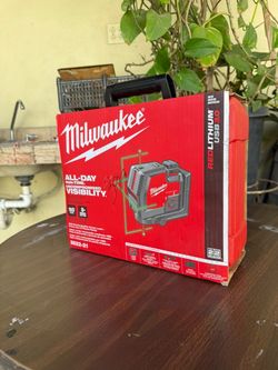 Milwaukee 3522-21 USB Green Cross Line Laser