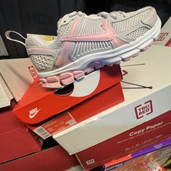 New Nike Shoes Vomero Size Size 3 1/2 Pink And White 