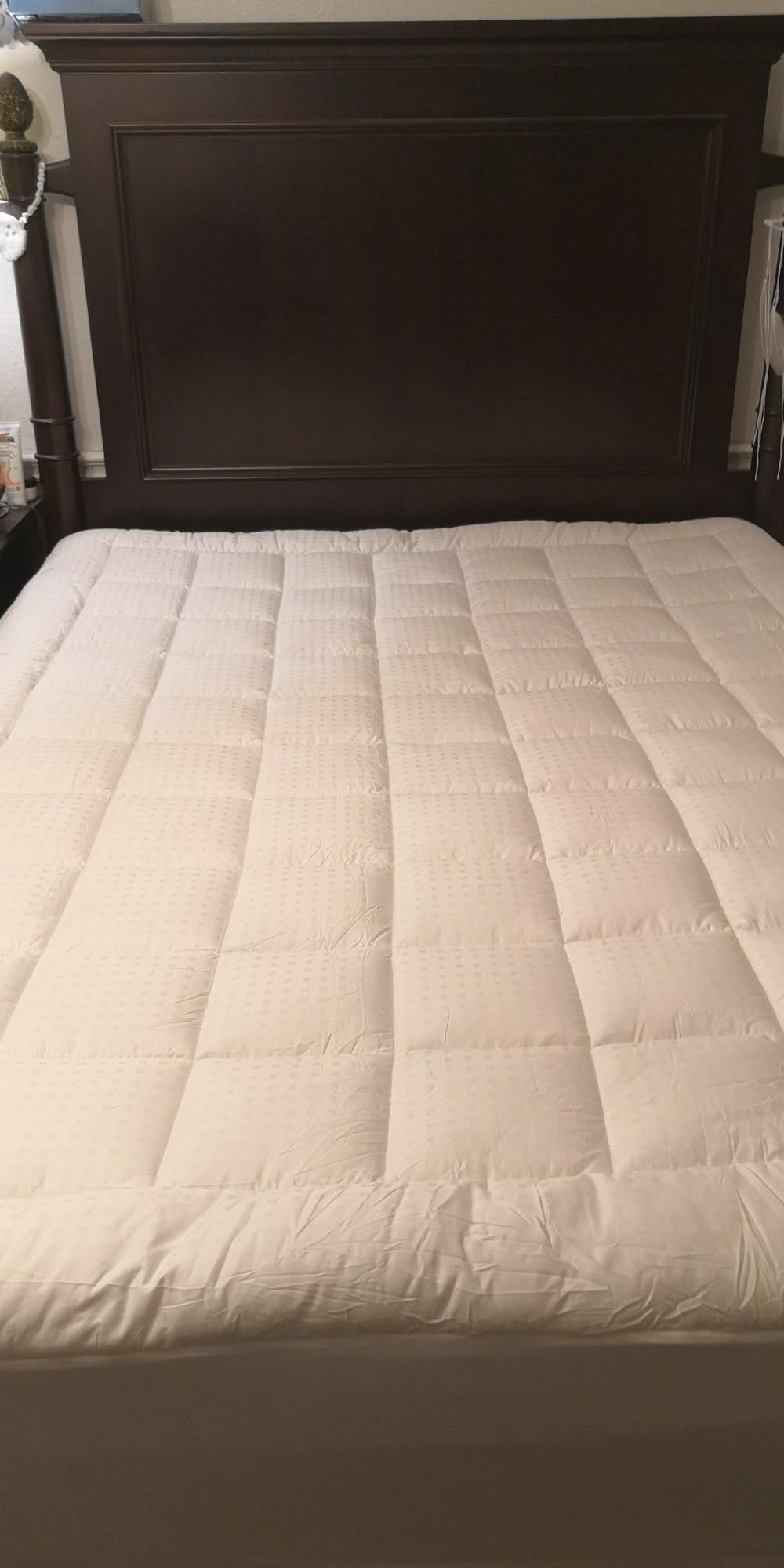 New (in box) queen mattress topper