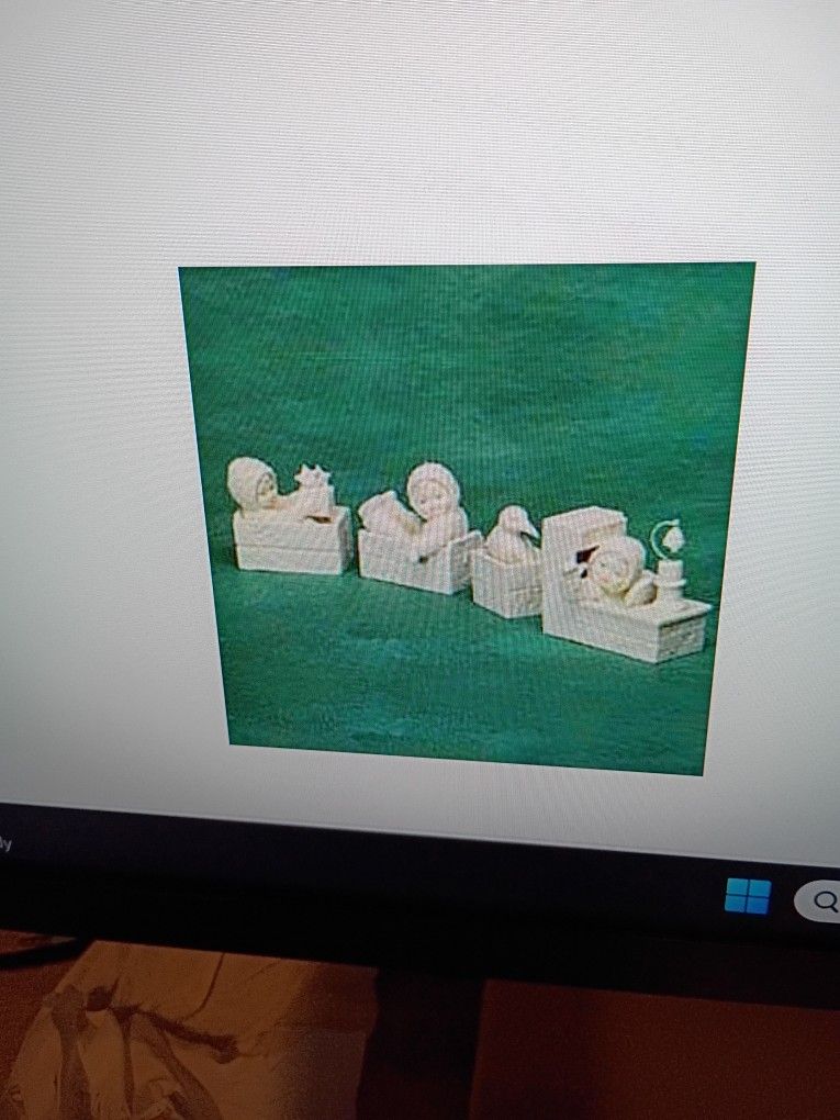 SNOWBABIES Open Box But New 10.00