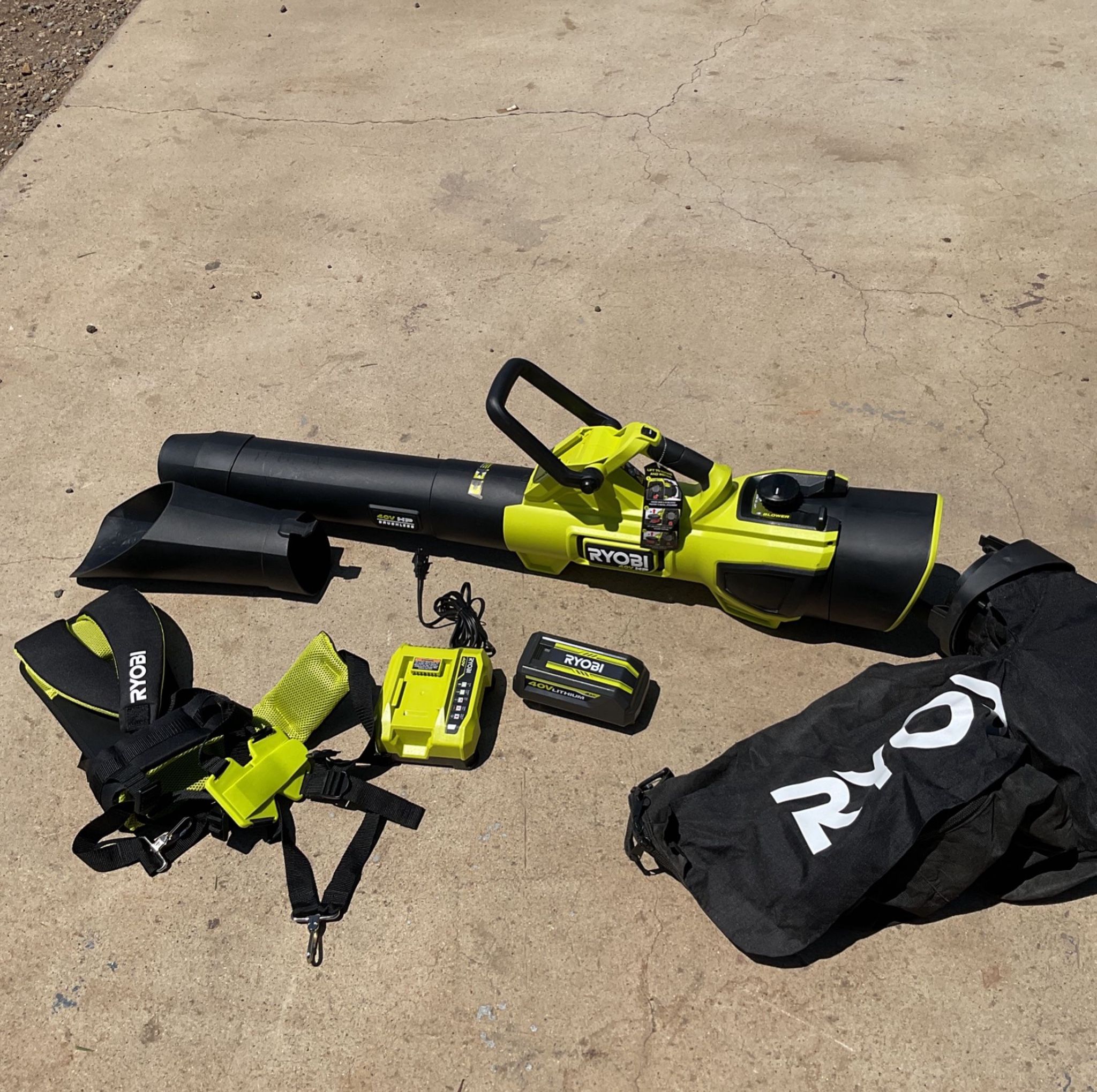 RYOBI 40V HP Brushless 100 MPH 600 CFM Cordless Leaf Blower/Mulcher/Vacuum with (1) 4.0 Ah Battery and Charger