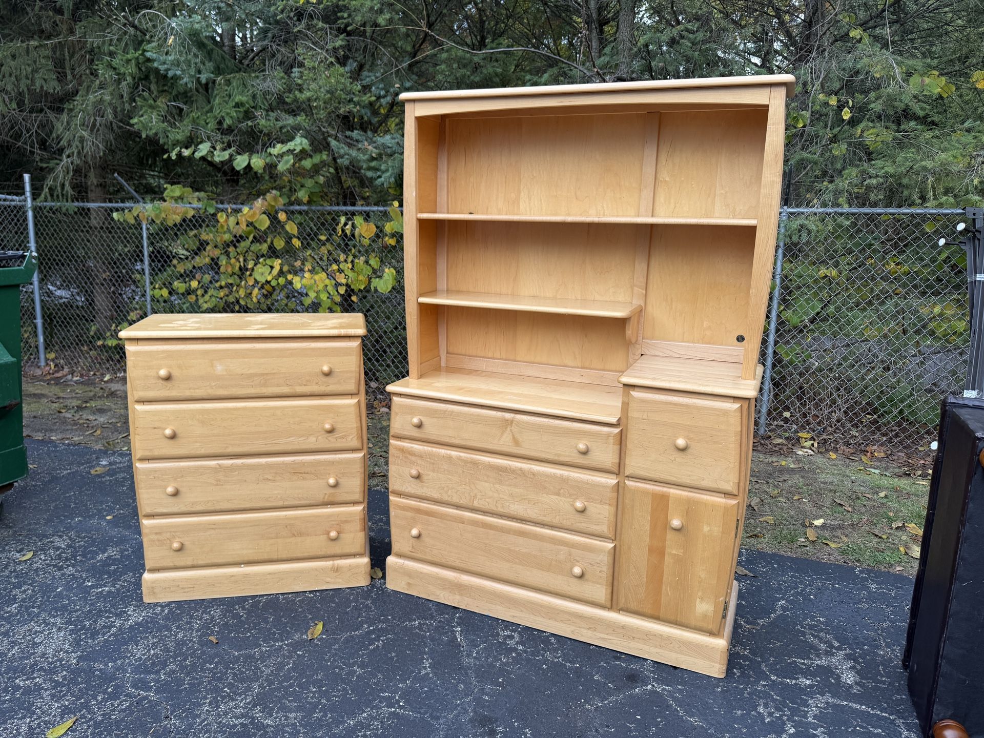Nursery Furniture/ Dressers