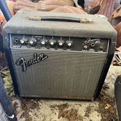 Fender Frontman Amp Gibson Martin Les Paul Guitar
