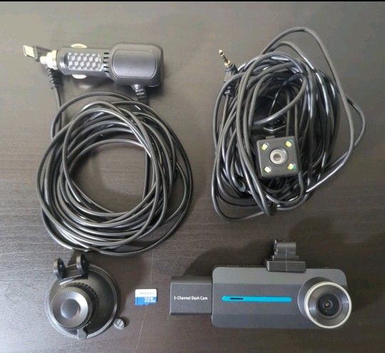 2.5K+1440P Triple Dash Cam with 32GB Card Front Rear Cabin 3 Channel Car Camera