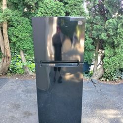 Kenmore Apartment Size Refrigerator - Can Deliver 