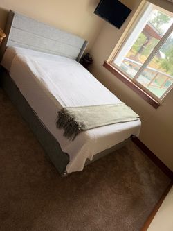 Queen bed, gray