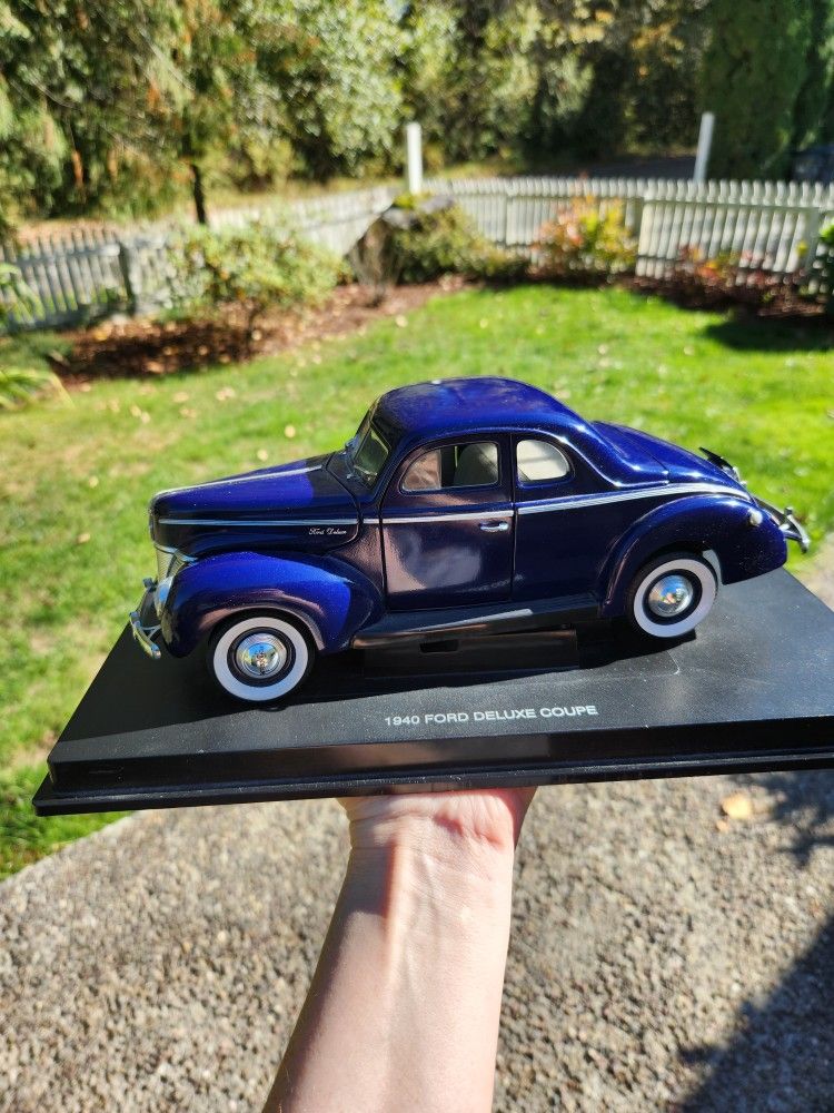 1940 Ford Deluxe Coupe Model Car