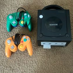 GameCube / Two Controllers (orange Is Original / All Games Shown