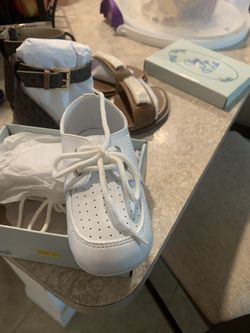 Size 6 In Infant White Shoes 