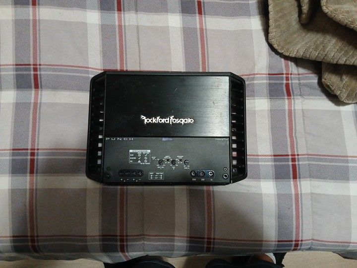 ROCKFORD FOSGATE CAR AUDIO AMPLIFIER 